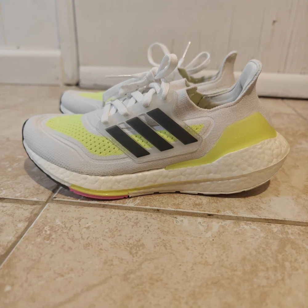 Adidas Ultra boost 21 Women Size 6/Kids Size 5 - Picture 5 of 6